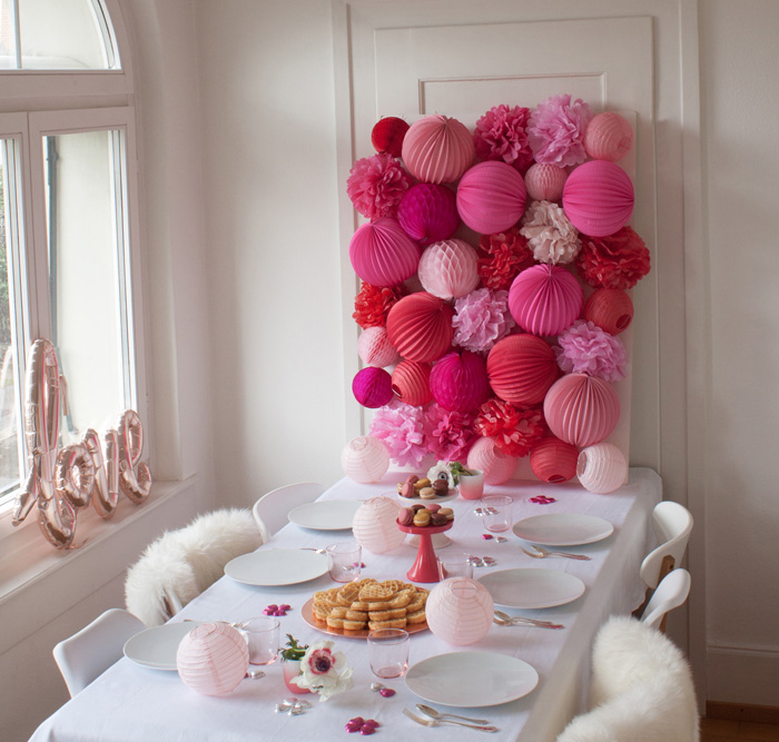 Joli déco Saint Valentine / Valentine's party decor with lanterns and balloon