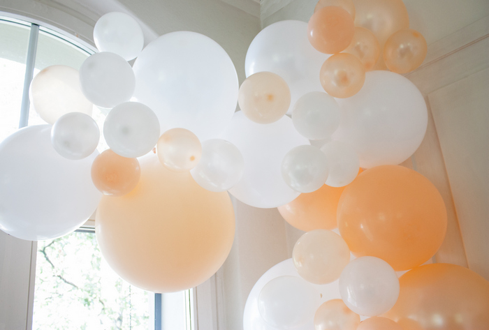 kit guirlande de ballons pêche peach blanc déco fête anniversaire