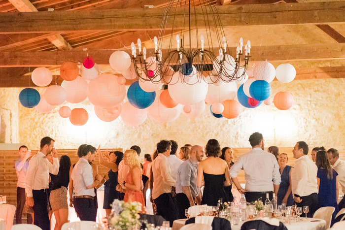 Combien de boules en papier pour décorer un mariage ?
