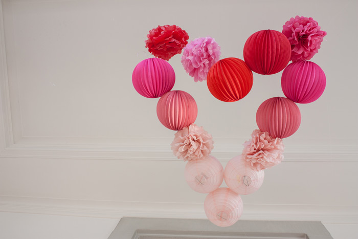 idée décoration pour la saint valentin avec des boules en papier