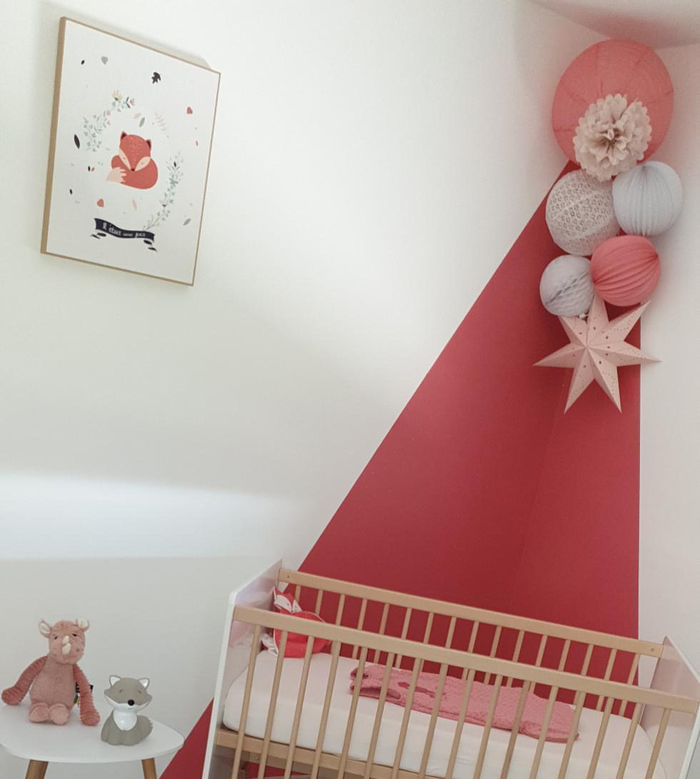 décoration murale rose: une idée pour une chambre de bébé